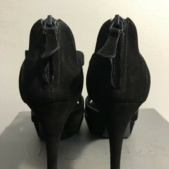 Alexander McQueen Black Strap Sandals 38.8 New in Box - Picture 4 of 4
